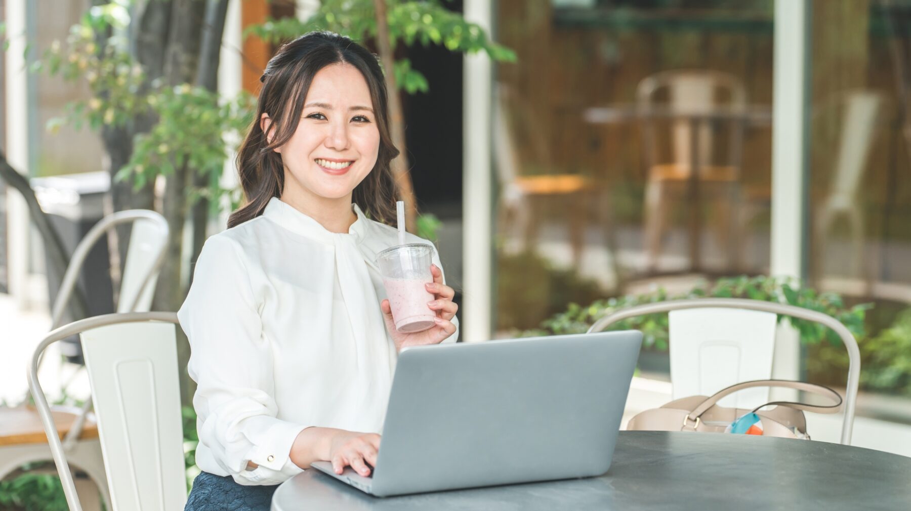 オフィスのPCは有線LANと無線LANどちらがいい？メリットとデメリットを紹介